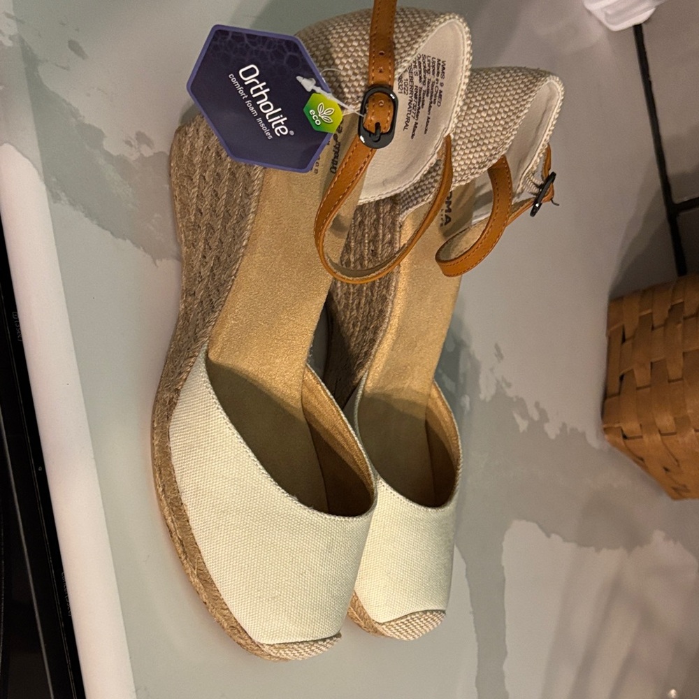 Ortholite Cream and Tan Espadrille Sandals